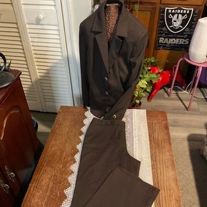 Ladies pants suit
